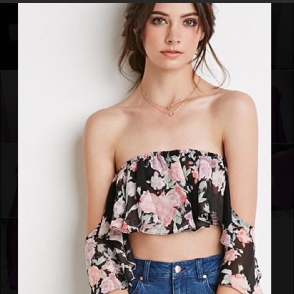 Cute off the shoulder floral crop top!!🌸